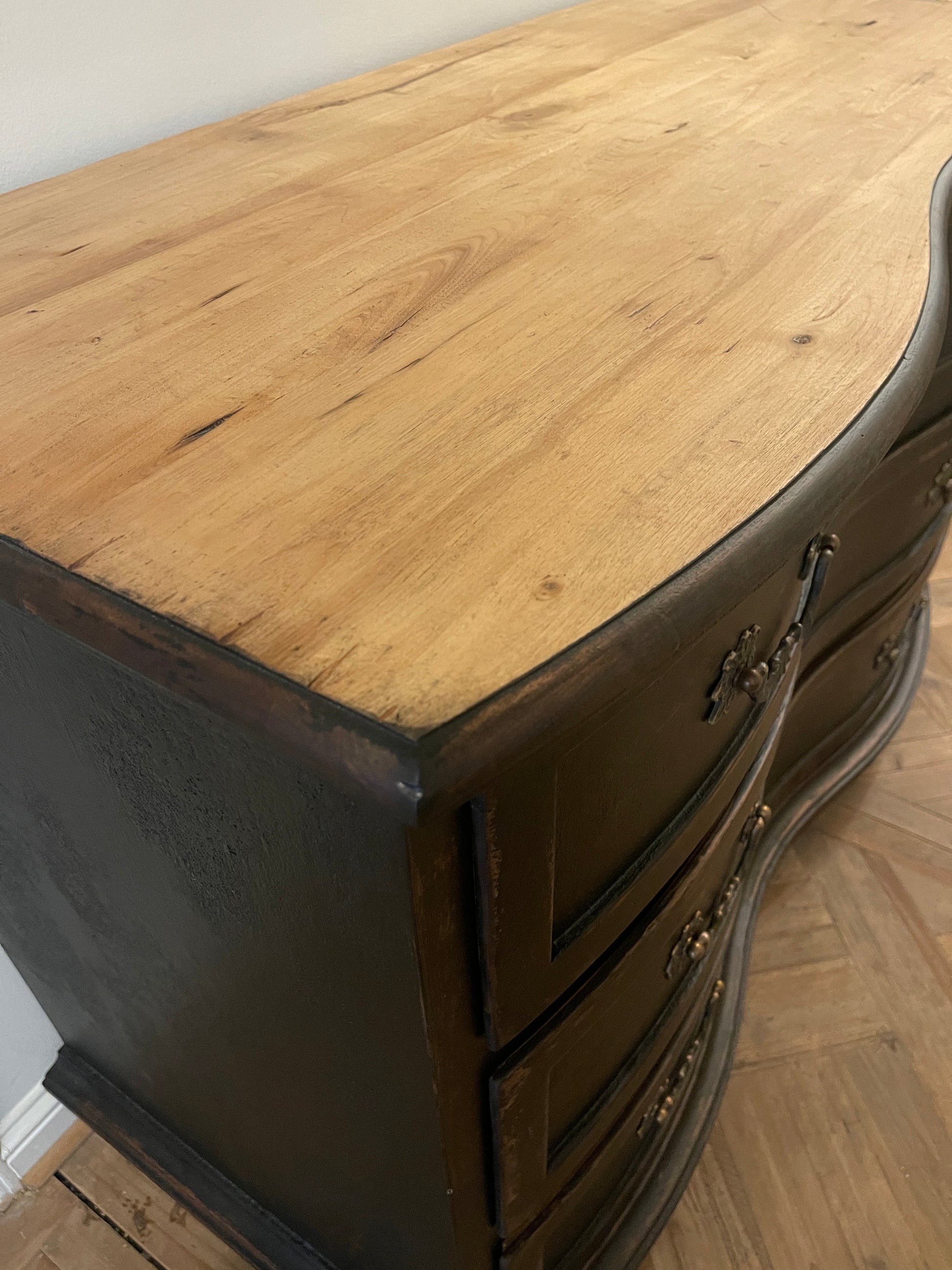 Chest in Antique Black