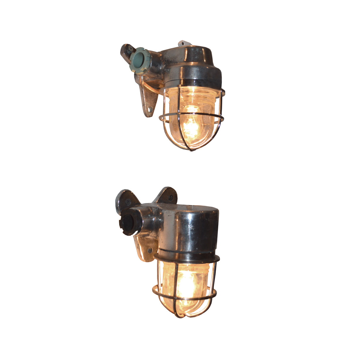 Small salvaged aluminum marine 90 degree passage light