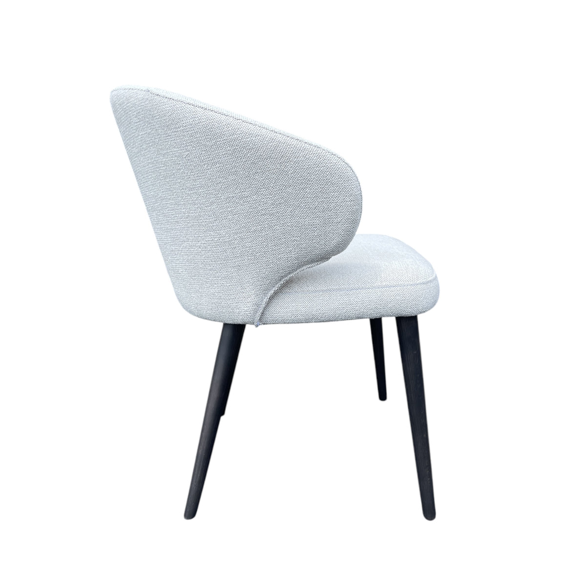 Compact dining chair in linen with a softly rounded back on a birch frame